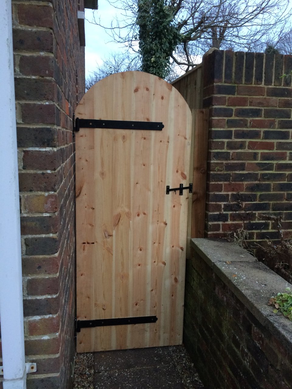  A custom built gate for a narrow passage 