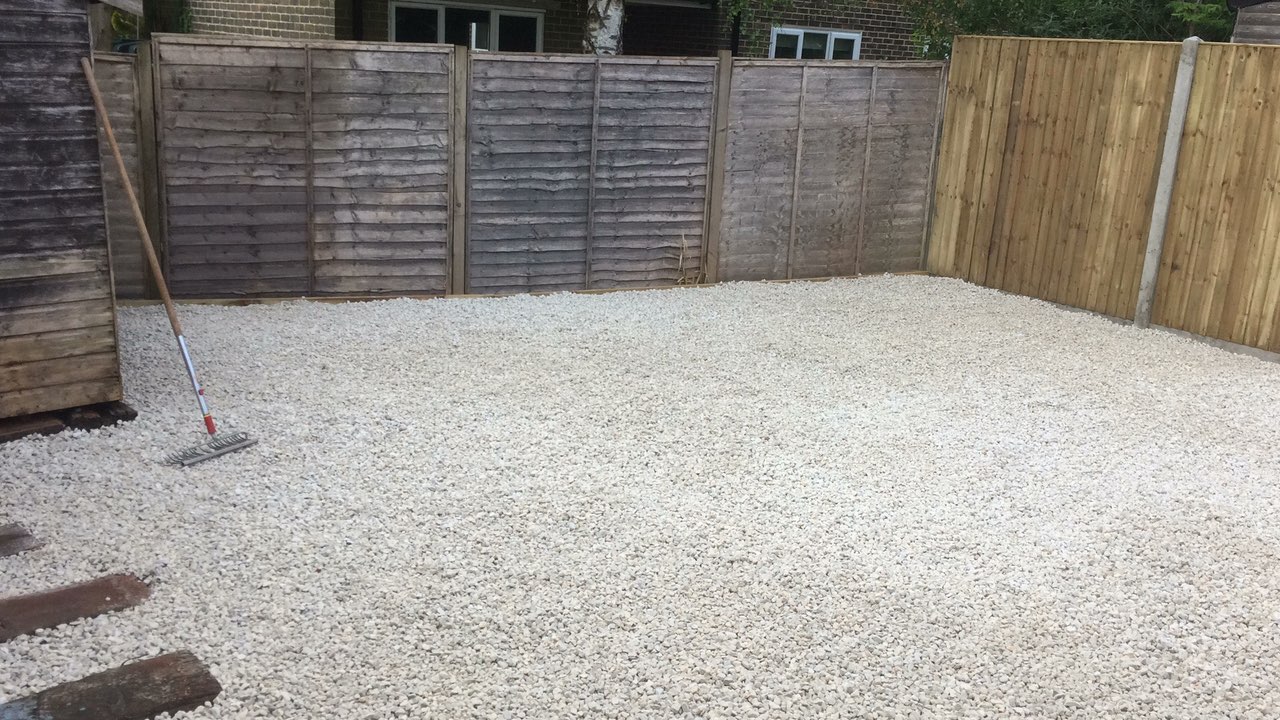  Gravel garden area 